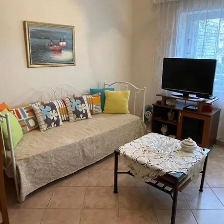 Grandma's Cozy Sarande